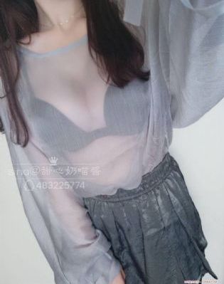 扒开少妇双腿猛自慰喷水_BD英语在线视频播放